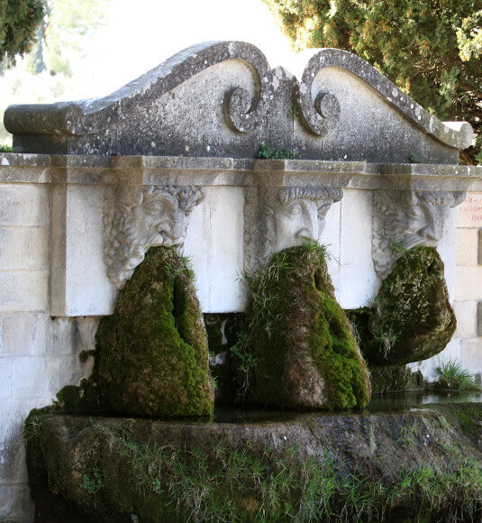 Fontaine à Lourmarin ©HOCQUEL A