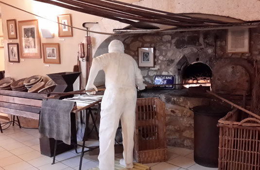 Musée de la boulangerie à Bonnieux
