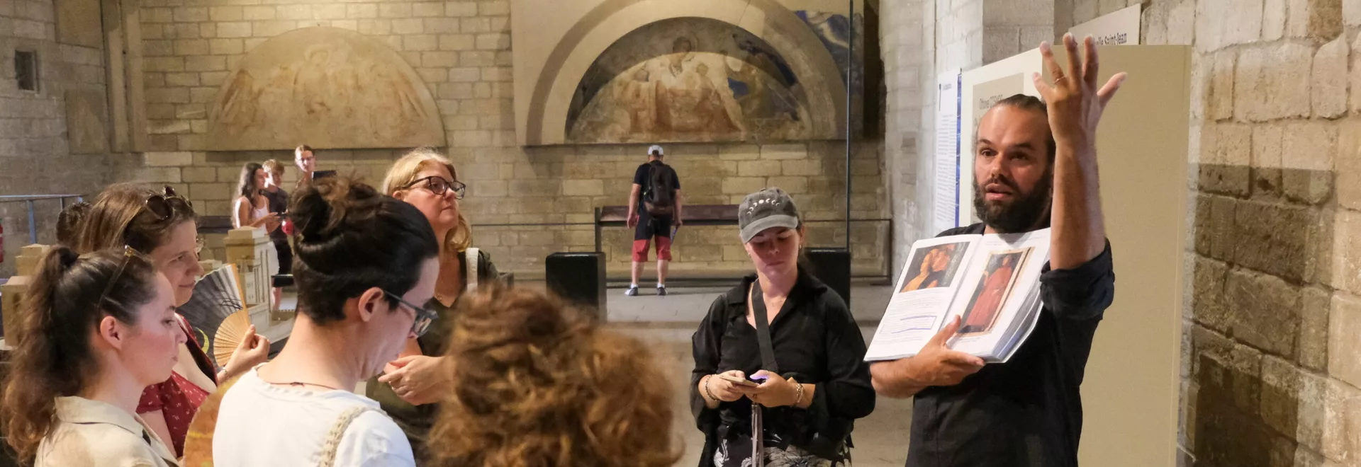 Visite guidée au Palais des Papes  © Shutterstock