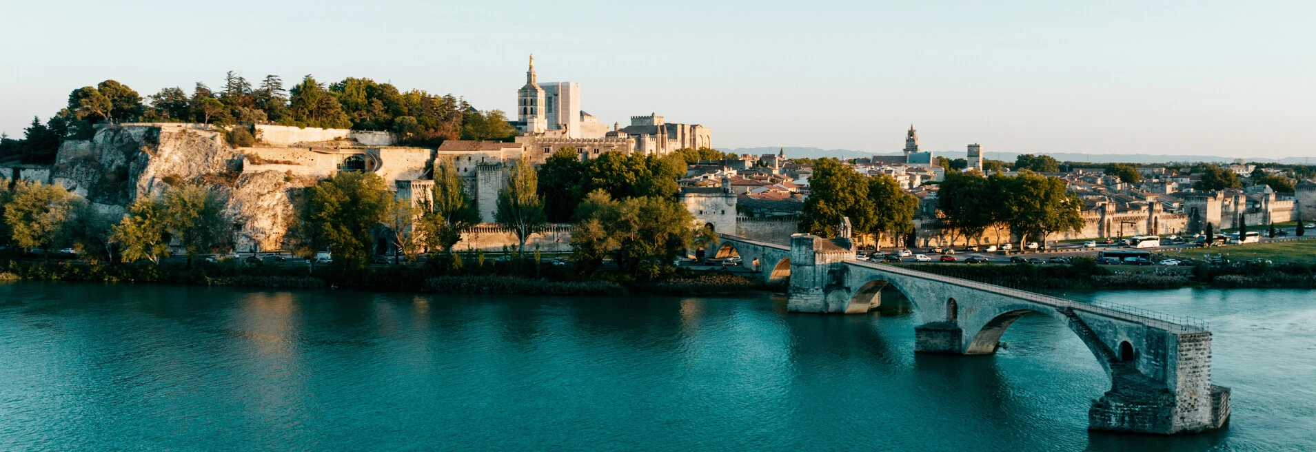 Le Rhône, le Pont d'Avignon et la ville  © Thomas O'Brien
