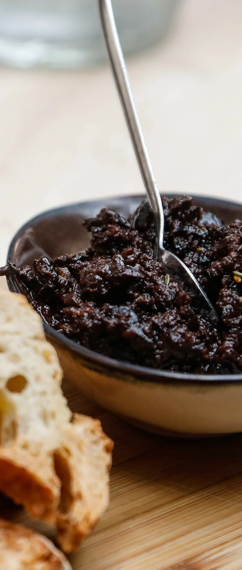 Tapenade et pain  © Hocquel