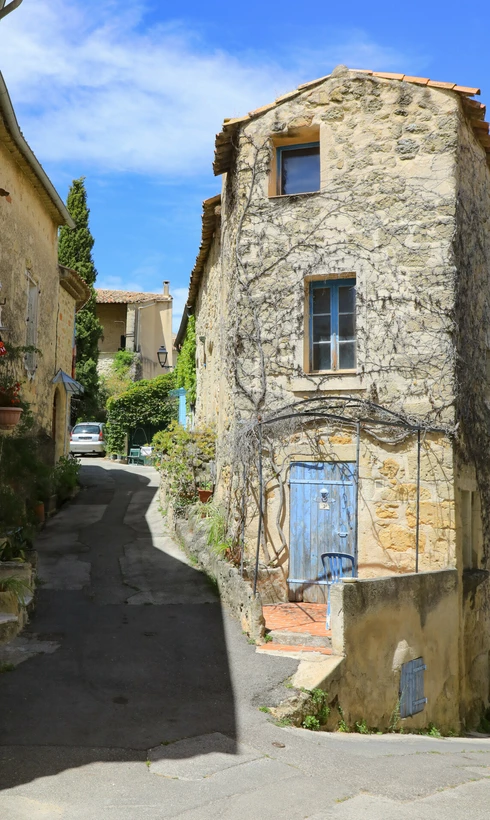 Village de Cabrières-d'Aigues au pied du Mourre Nègre  © Hocquel