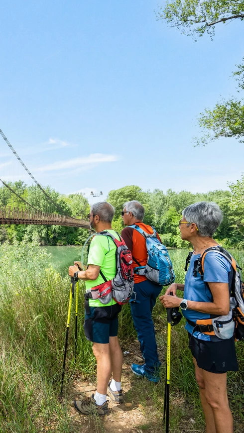 Randonneurs sur le long du Rhône  © Planque