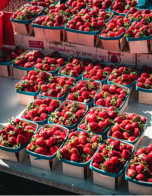 Fraises au marché  © LezBroz