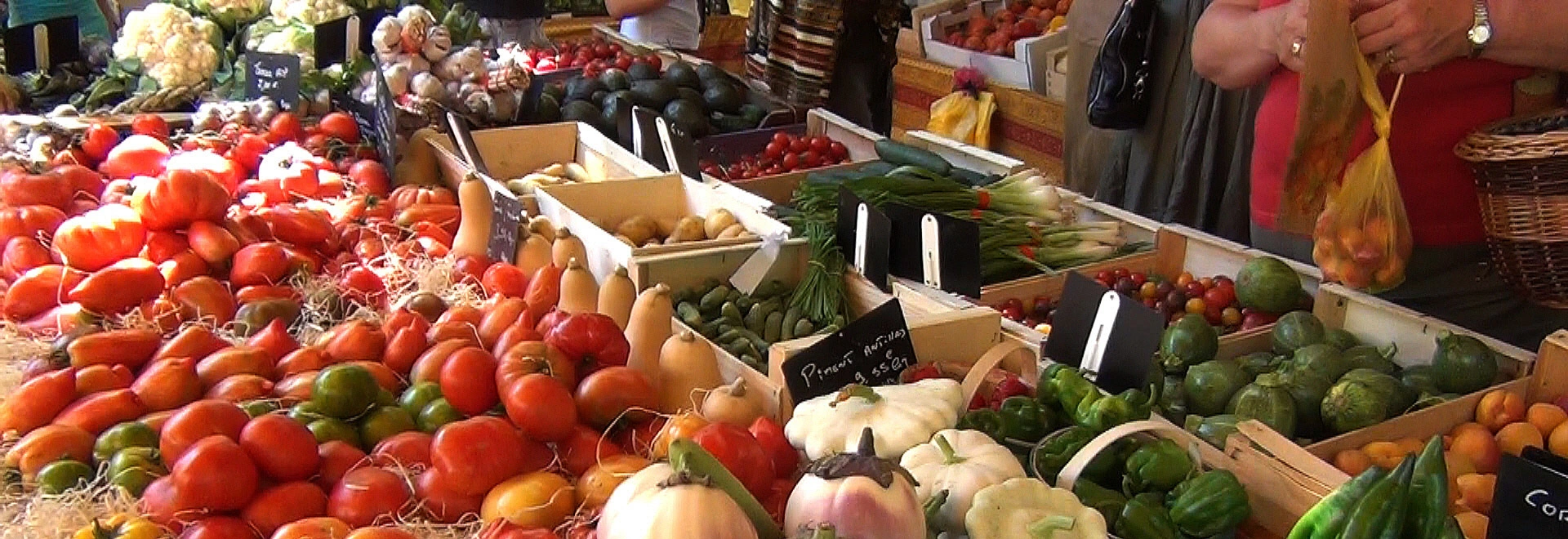 Étal d'un marché du Vaucluse  © Hocquel
