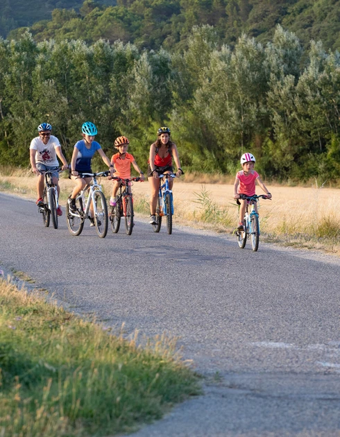 A vélo avec les enfants en Vaucluse  © Hocquel