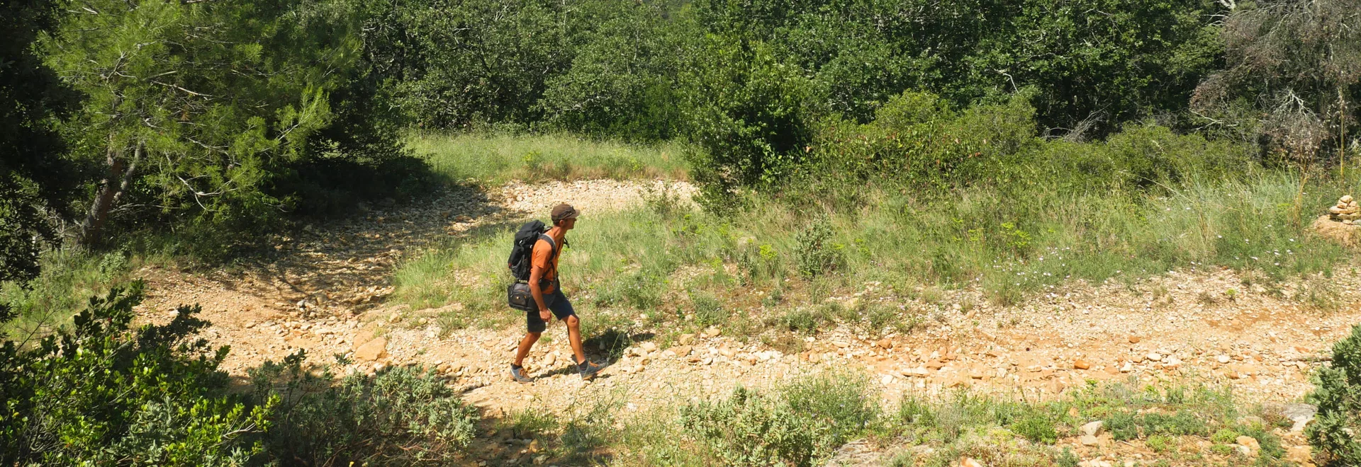 Randonnée à Mondragon  © Genestal