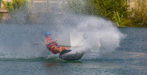 Ski nautique sur le Rhône  © Hocquel