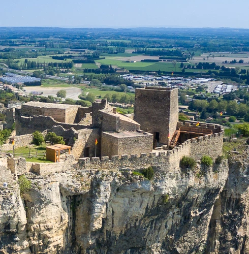 Forteresse de Mornas en Vaucluse  © Pamato