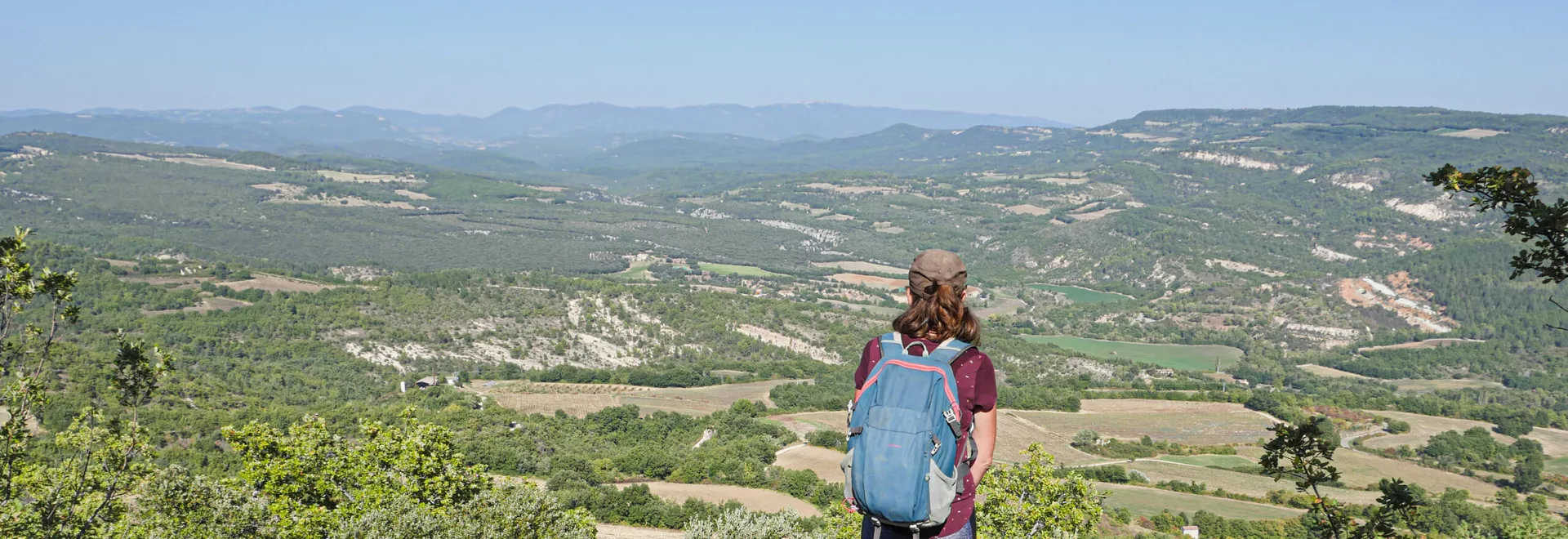 Randonnée à Viens dans le Luberon  © Genestal
