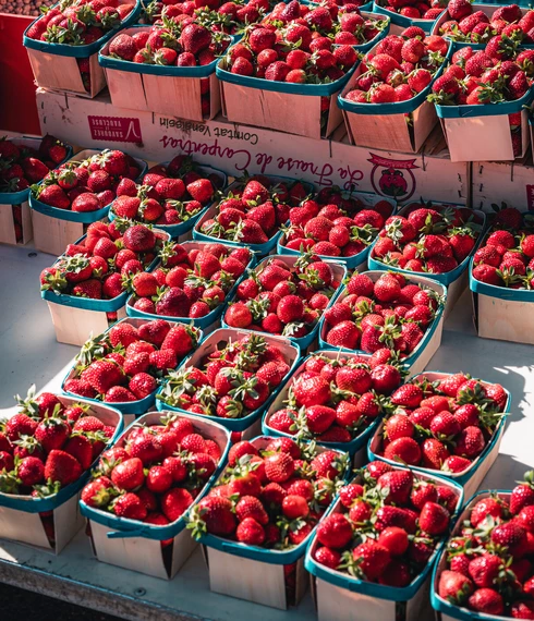 Fraises au marché  © LezBroz