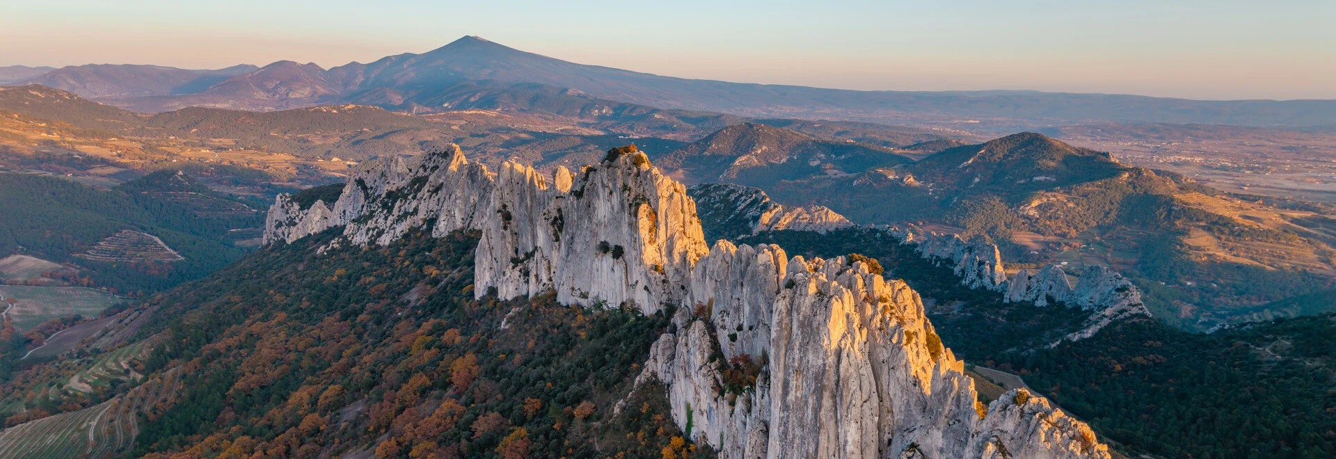 Dentelles de Montmirail vue drone  © Abbes
