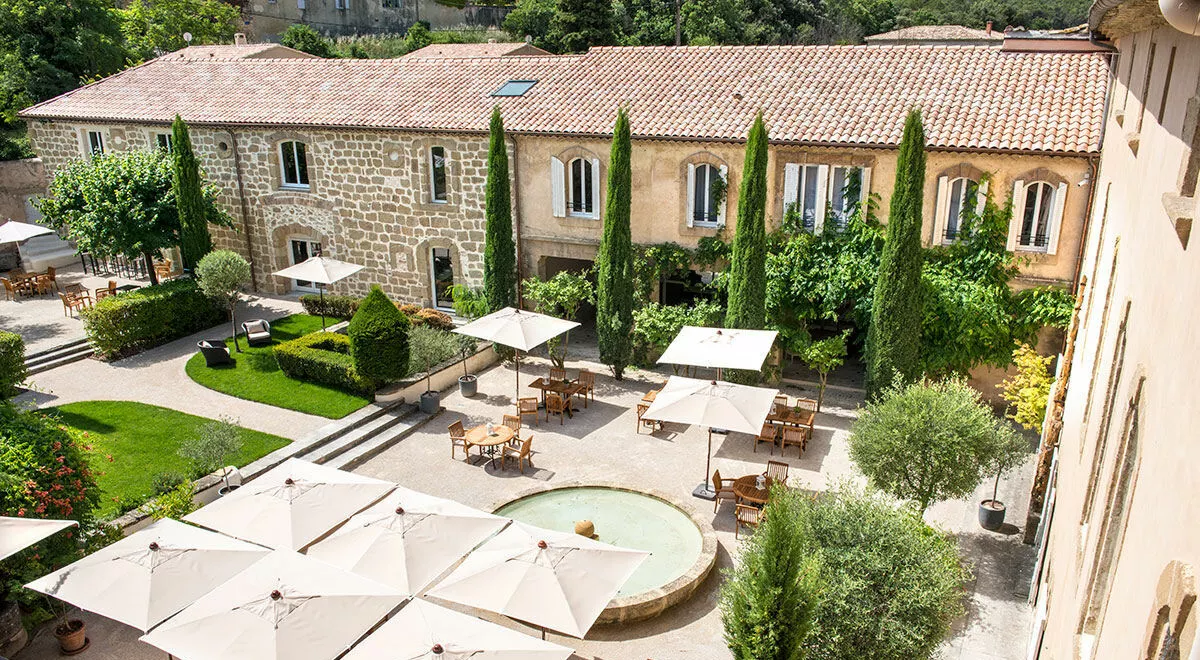 Hôtel château de Massillan en Vaucluse à Uchaux  © Ovessian