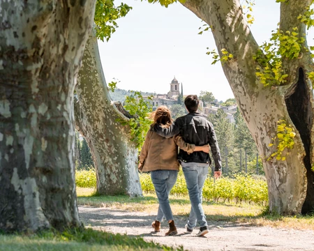 Couple en séjour en Vaucluse  © Bluemax media