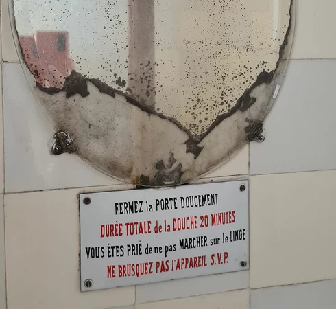 Consignes au bains Pommer  © Gillet