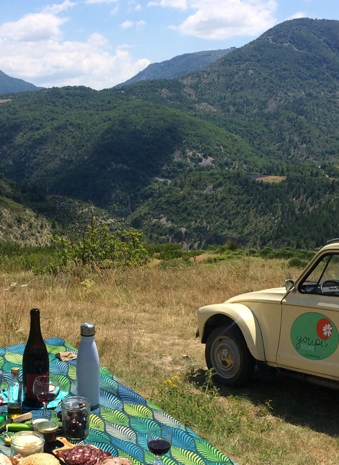 L'apéro perché en Dyane  © © Youpi Tours